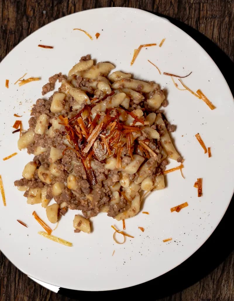 Gnocchi al sugo di castrato, nel piatto